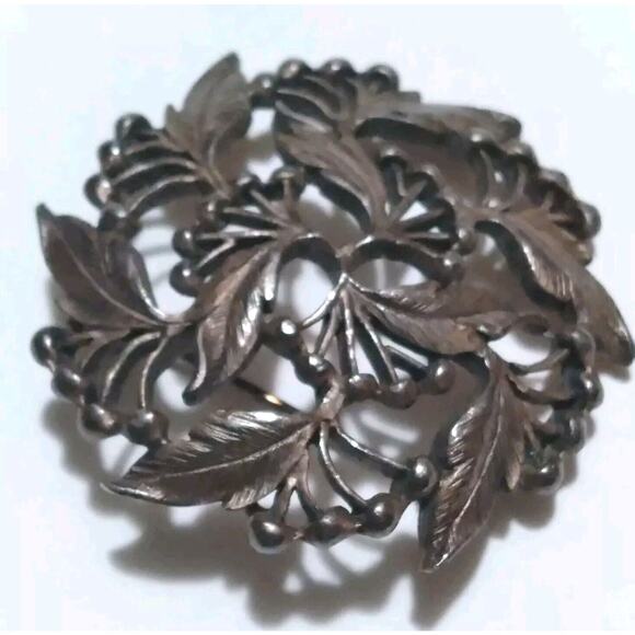 Vintage Brooch Sterling Silver Leaves w/ Berries Detailed Open Metal Work Patia - Picture 2 of 8